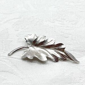 Vintage Retro MONET Silver Tone Leaf Brooch Pin